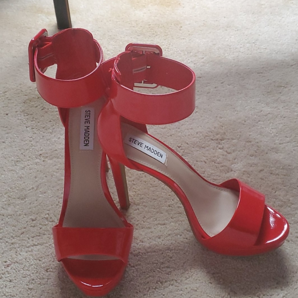 Steve Madden sexy red patent/vinyl high heels